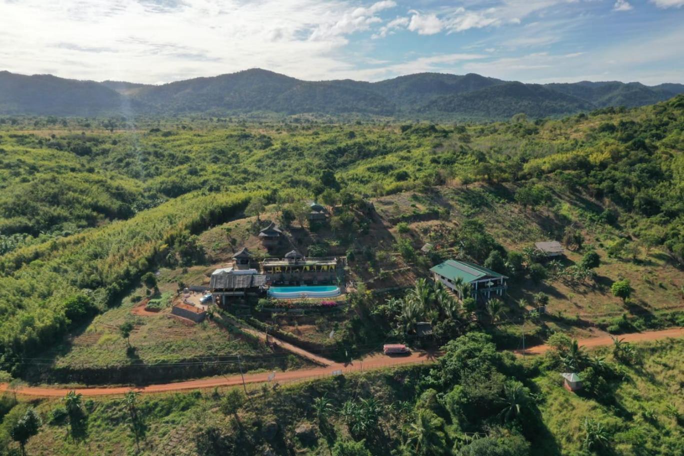 Miley Lodging Restobar New Busuanga Buitenkant foto